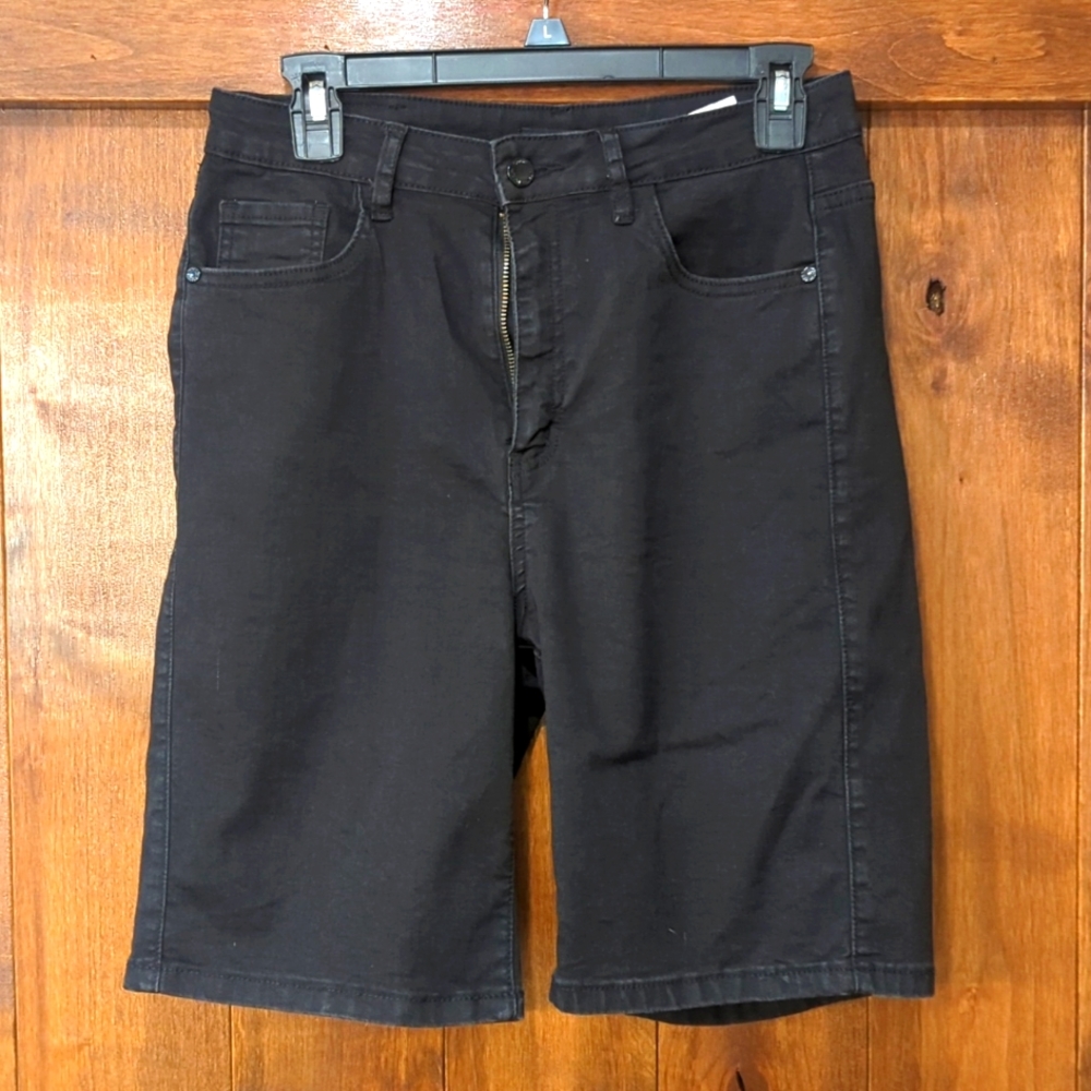 Black denim shorts 🩳